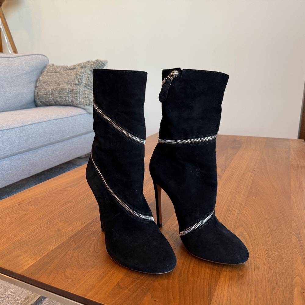 Last chance ✨Alaia Black Heeled Boots with Silver Accents